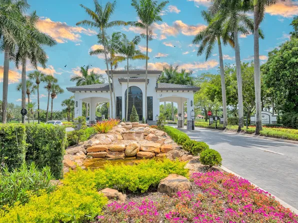 2710 Walkers Way, Fort Lauderdale, FL 33331