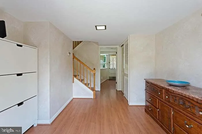 318 Oak Ln — Photo 6