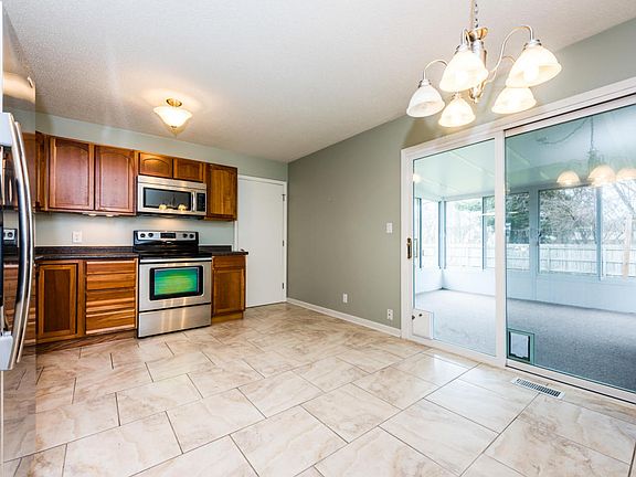3rd image of 1661 Roberts Dr