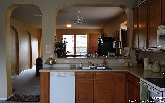 rader pass kitchen to living_05052016