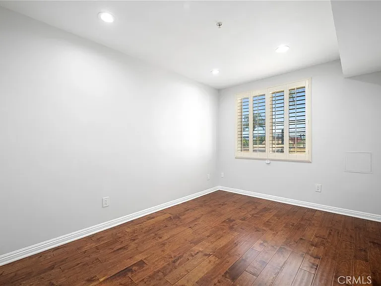 6800 Corbin Ave — Photo 21