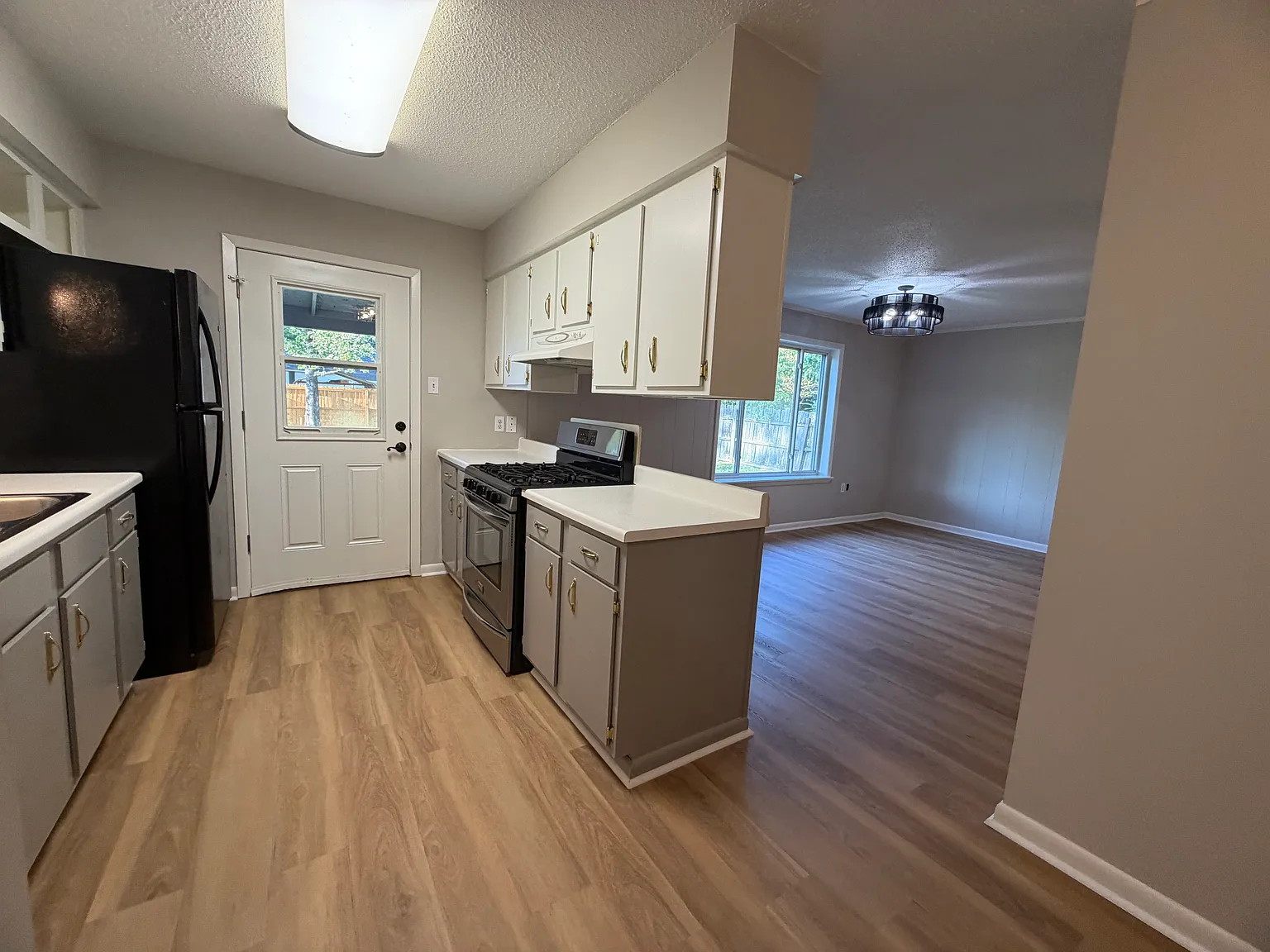 3 bed, 1408 sqft, $1,700 — Photo 3