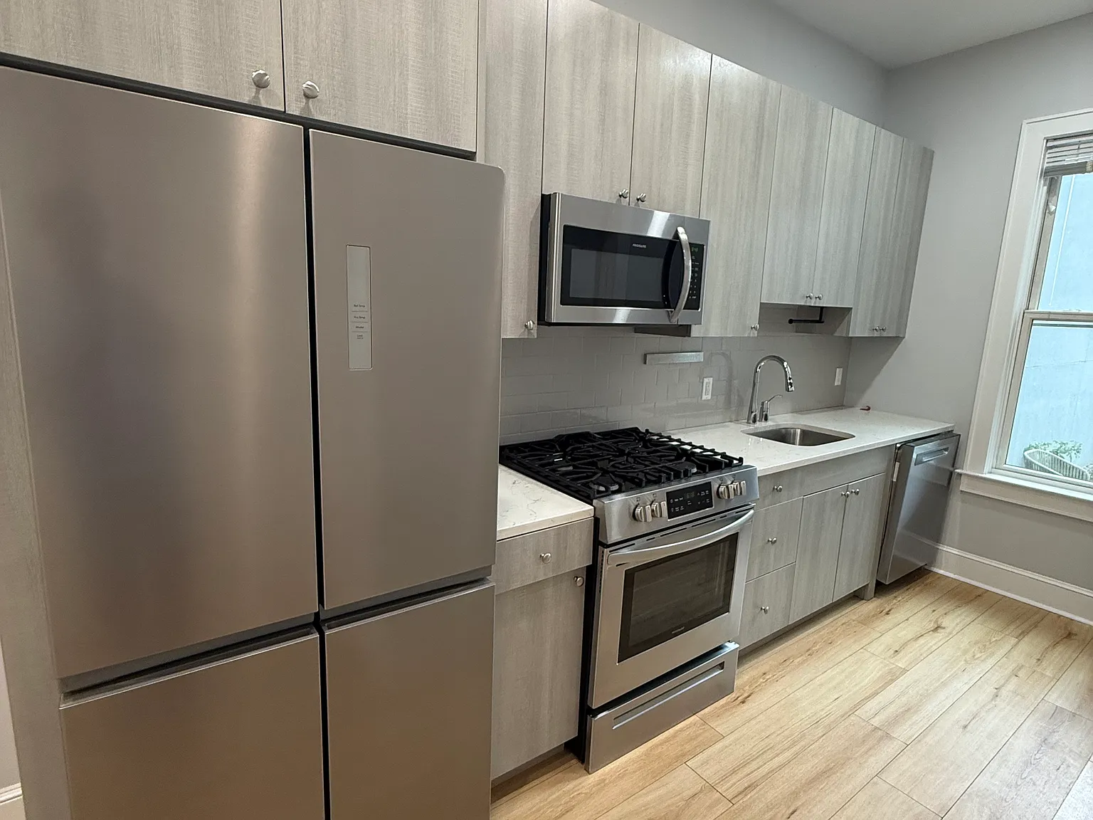 1 bed, 800 sqft, $3,100 — Photo 2