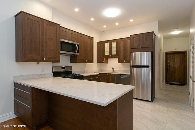 1st image of 1701 N Clybourn Ave #2
