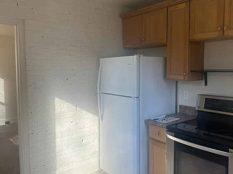130 Linden St #1 — Photo 3