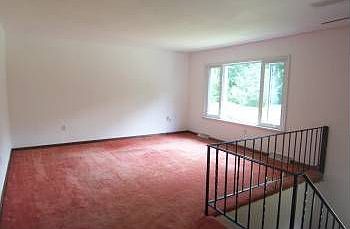 4th image of 102 Douglas Dr