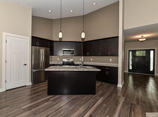 108 Roberts Rd, Dousman, WI 53118