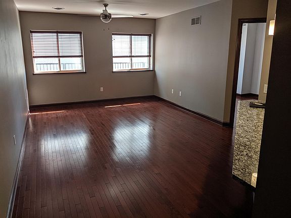 3rd image of 326 W Jefferson St Ste 208