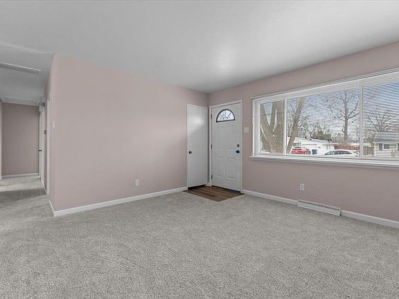 3rd image of 9827 Guthrie Ave