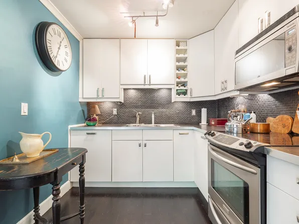303 Afton Ln #2, Coquitlam, BC V3H 3V8