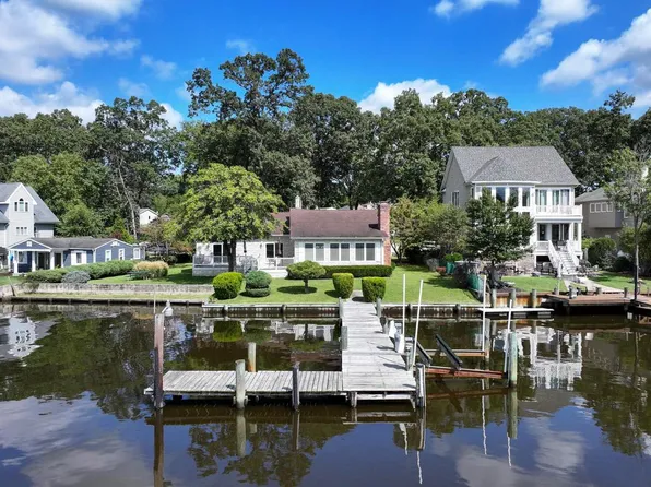 352 Riverside Dr, Pasadena, MD 21122