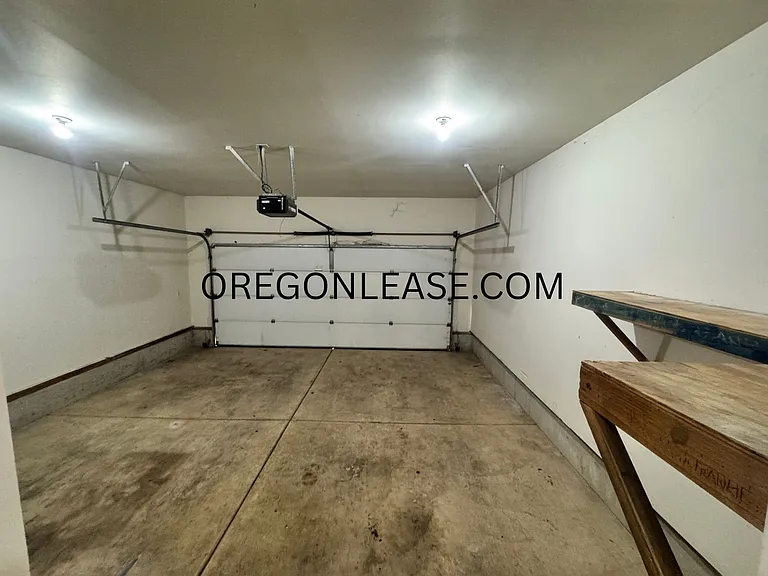 3 bedroom North Eugene duplex home with full sized garage — Photo 5