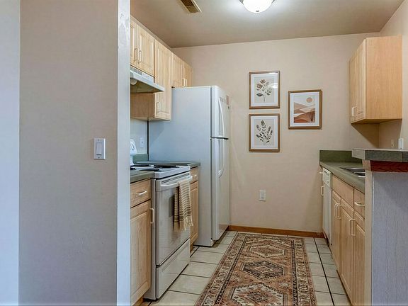 4th image of 221 Langdon St #401