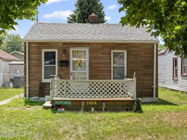 1424 E Harry Ave, Hazel Park, MI 48030