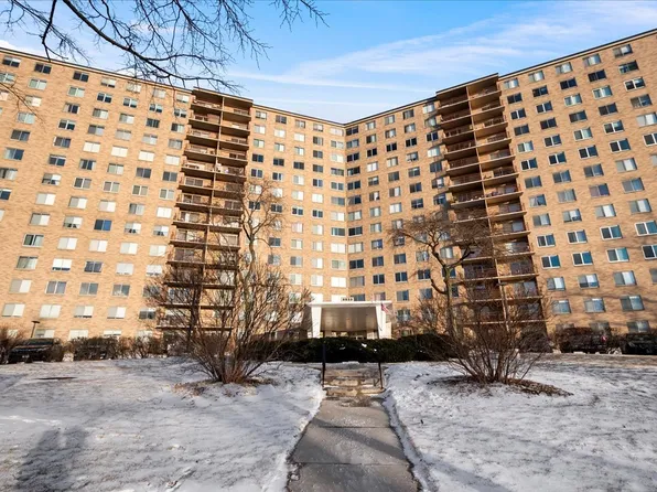 6833 N Kedzie Ave APT 1113, Chicago, IL 60645