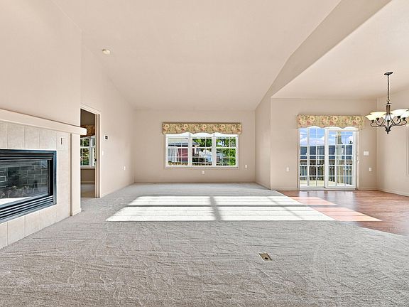 4th image of 600 Comanche Ln