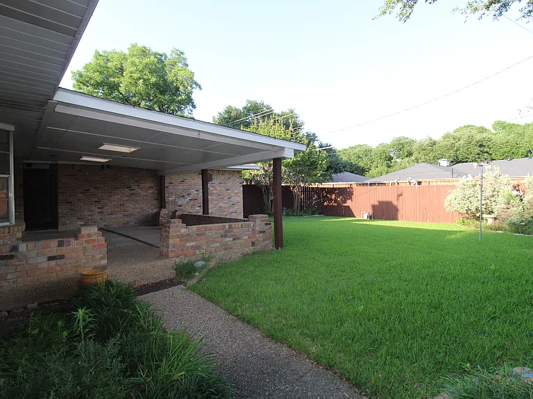 10146 Coveridge Dr — Photo 18