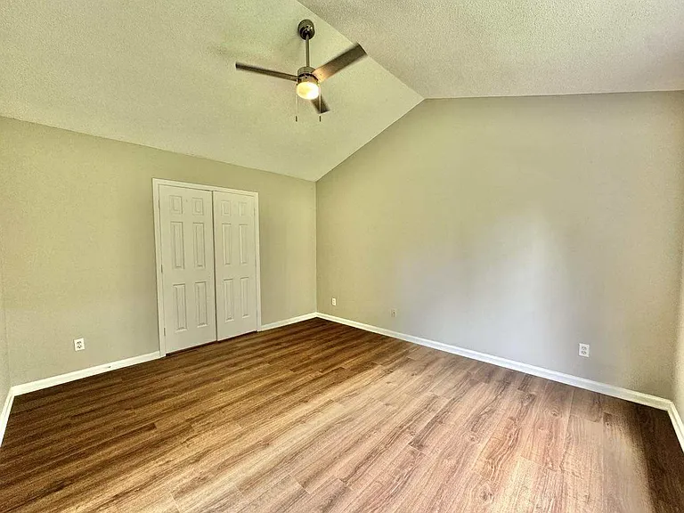 2608 Clarencefield Dr — Photo 9