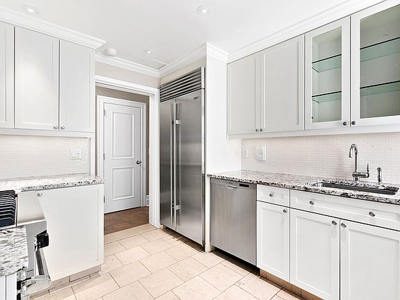 5th image of 220 W 93rd St APT 15A