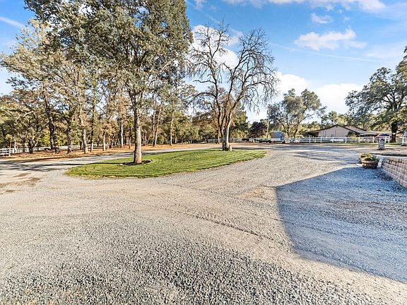 4th image of 2185 Sunny Oak Dr