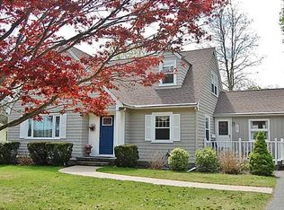 207 Lincoln Ave, Barrington, RI 02806