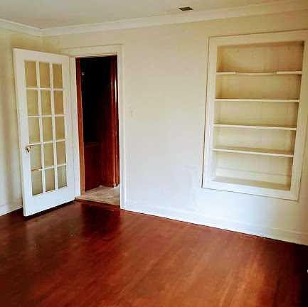 2nd image of 2854 Shady Oak Ave