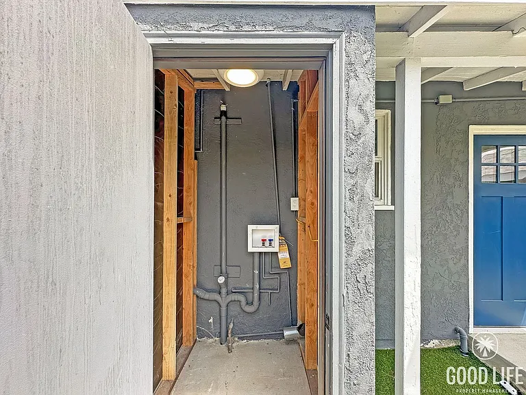 1849 Edgemont St — Photo 11