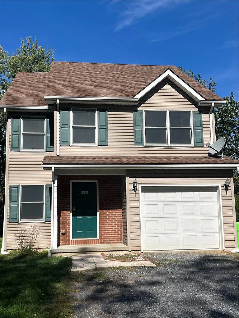 3 bed, 2.5 bath, 1724 sqft, $2,500 — Photo 1
