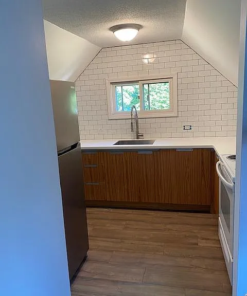 33 Roberts St #3 — Photo 4