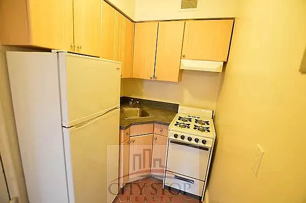 Rented by City Stop Realty | media 6