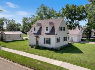 307 W Garfield St, Hendricks, MN 56136