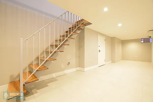 Rented by null | media 8