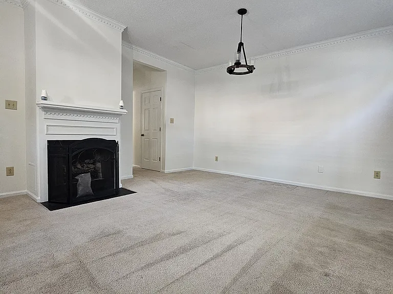 838 Creekside Cres — Photo 8