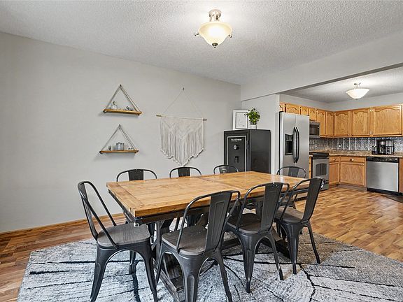 4th image of 200 SE Westgate Dr