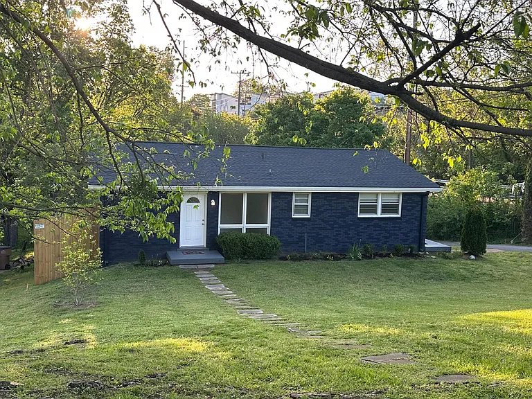 640 Shady Ln #A — Photo 1