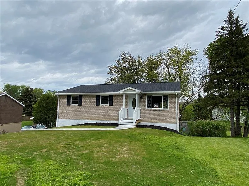 4082 Stratford Dr photo 1