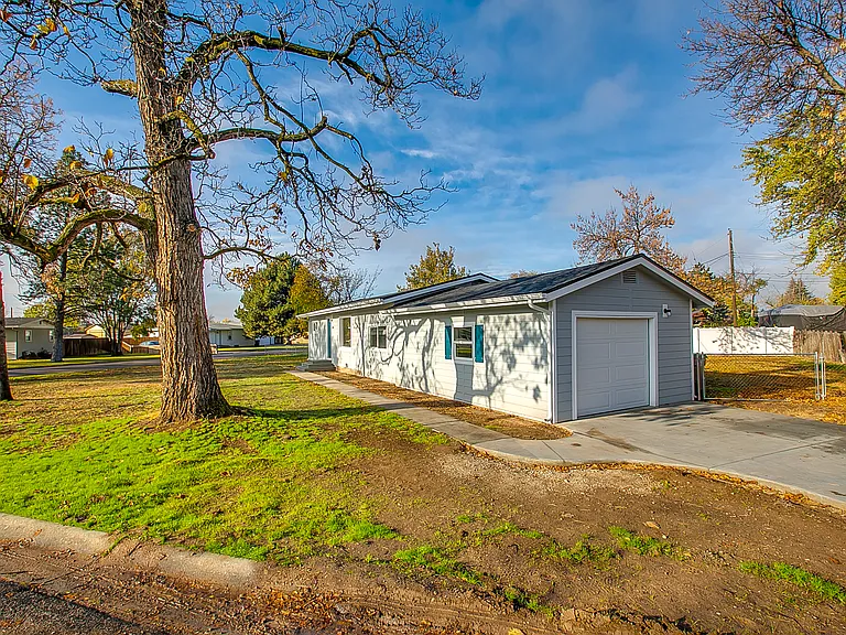 8000 W Dorian St — Photo 2