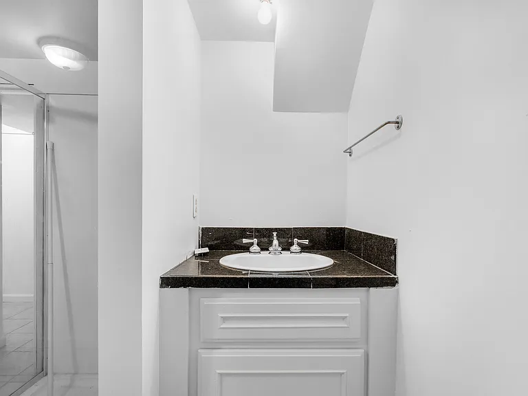 515 W Holly St — Photo 19