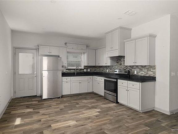 5th image of 5800 Nightingale Ave #2