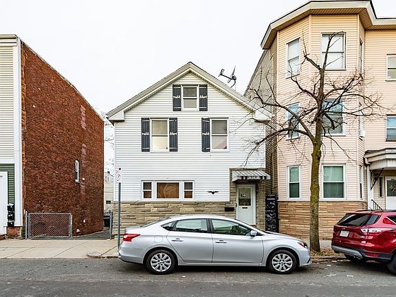 3rd image of 226 Havre St