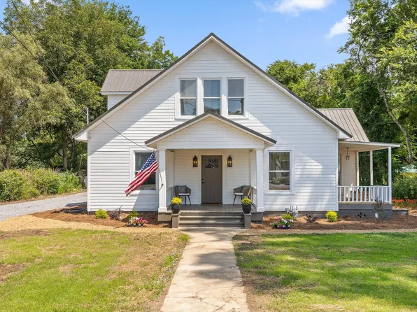 203 S Cherry St, Tunnel Hill, GA 30755