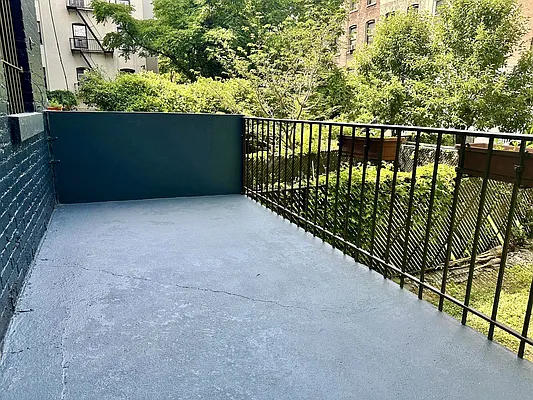 Rented by R New York | media 21