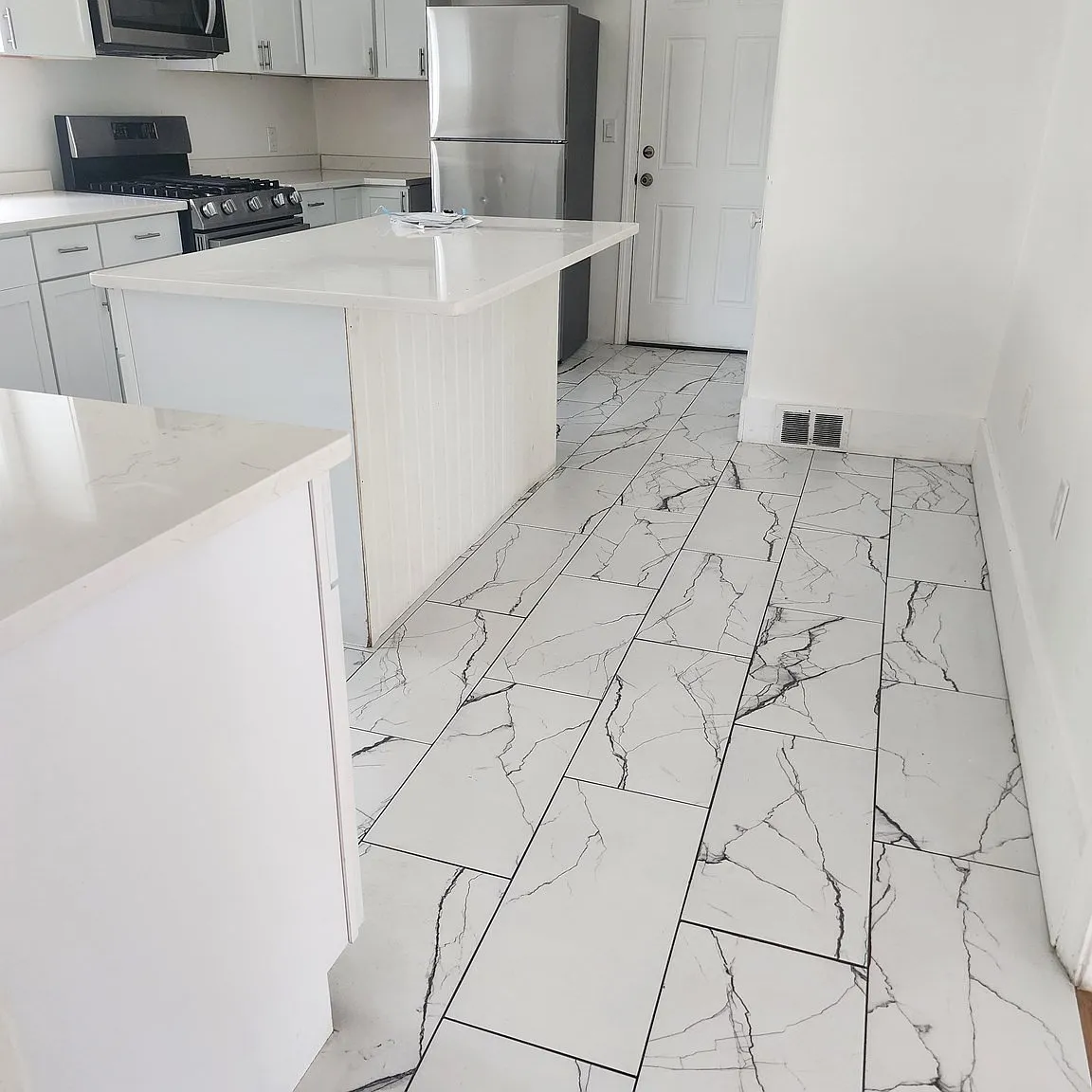 3 bed, 1.5 bath, 999 sqft, $3,800 — Photo 3