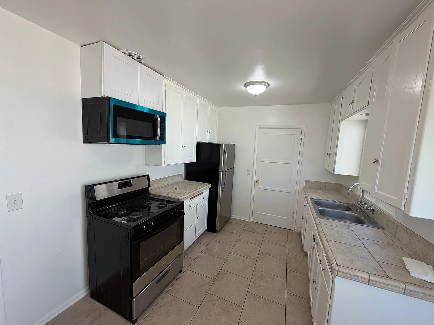329 S. Scott Drive -- 2 bedroom, 1 bathroom South-East Santa Maria Home — Photo 3