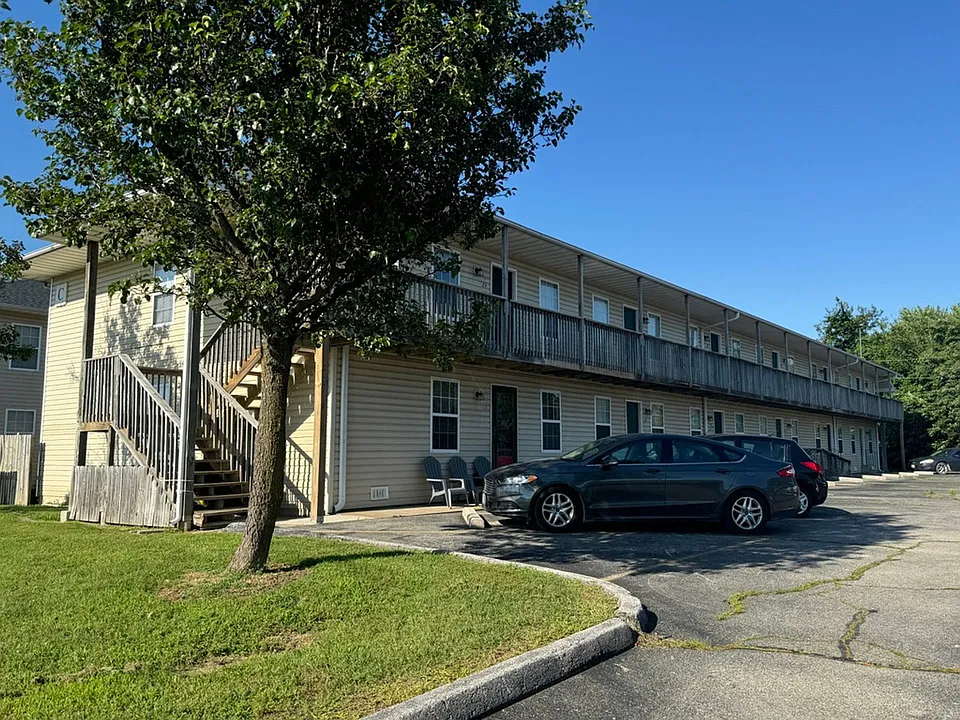 Bradford Terrace Apartments / 420 Britt Lane, RG