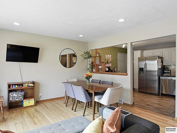 3rd image of 4830 Parkview Dr