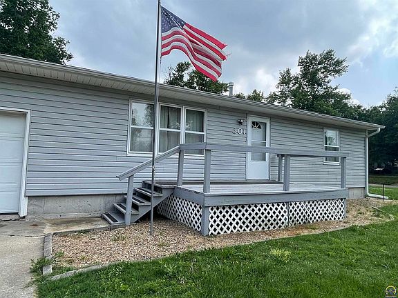2nd image of 301 E Potwin Ave