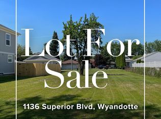 1136 Superior Blvd, Wyandotte, MI