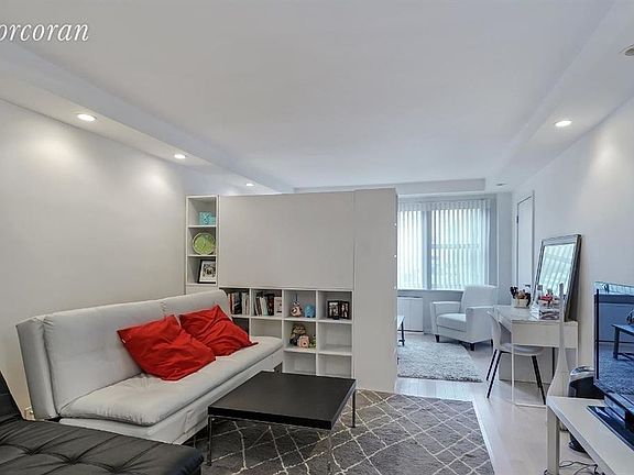 2nd image of 77 W 55th St APT 16K