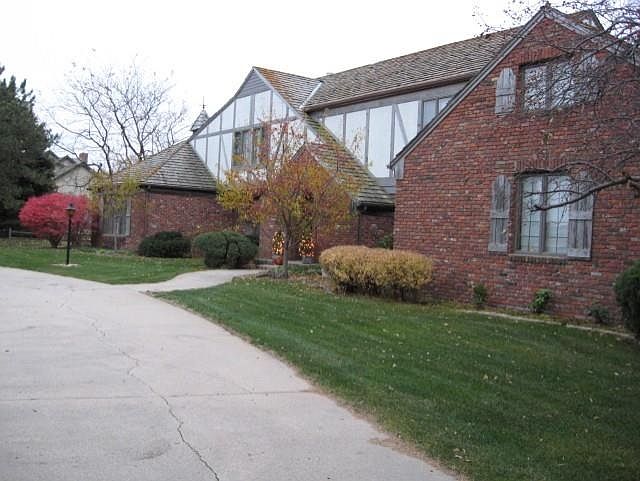 401 W Lochland Rd